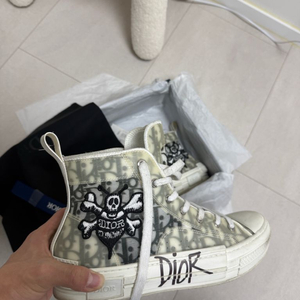 디올 컨버스 콜라보