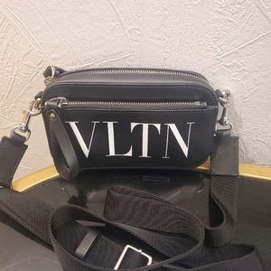 발렌티노 가라바니VLTN 스몰숄더 크로스백