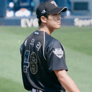 블랙타이거즈 어센틱 자수 110 김호령 급구합니다!!