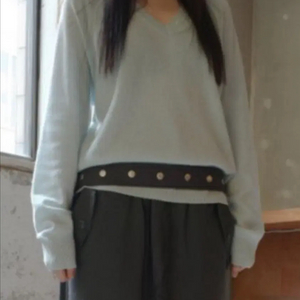 에프터먼데이 래글런 브이 울 니트