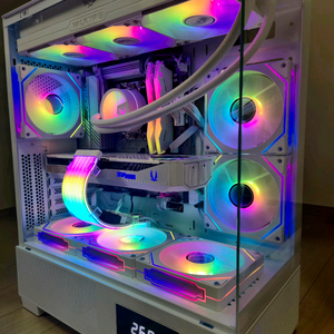 7800x3d & 5070 화이트 컴퓨터 본체 (서울)