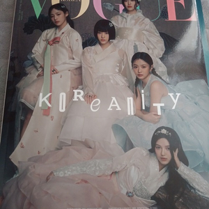 보그 코리아 패션 잡지 뉴진스 한복 표지