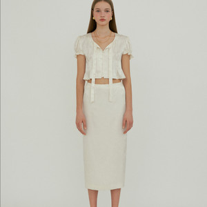 새상품)오버듀플레어 JAQUARD CROP BLOUSE