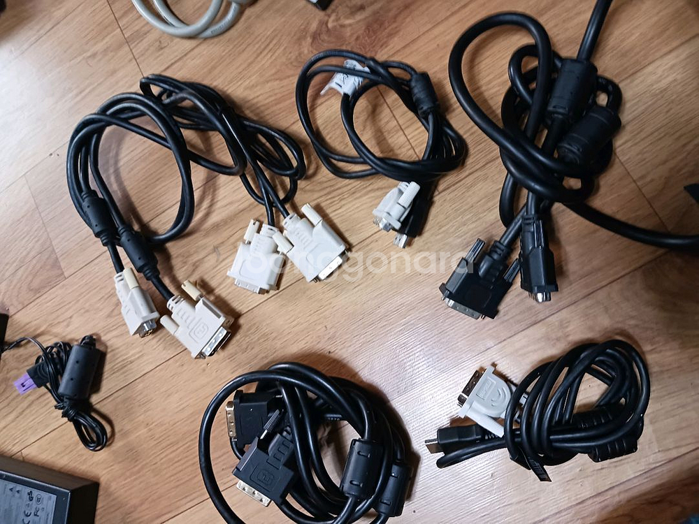 각종 컴퓨터, 핸드폰 관련 주변기기및 부품들--0
