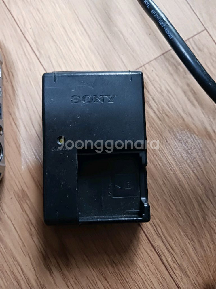 각종 카메라,컴퓨터 충전기...--0