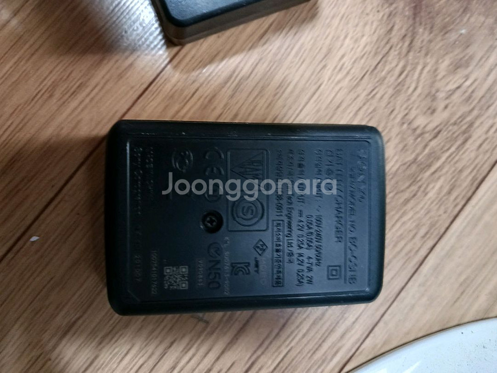각종 카메라,컴퓨터 충전기...--8