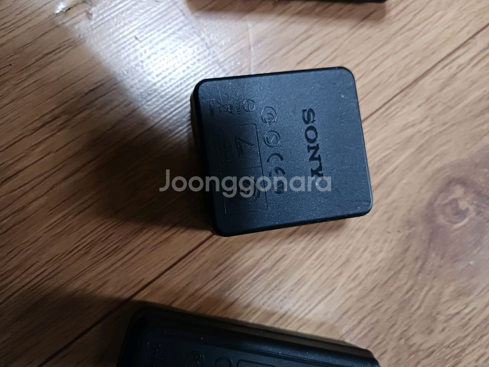 각종 카메라,컴퓨터 충전기...--7
