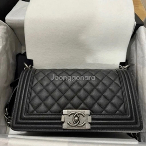 샤넬 보이백 캐비어 은장 새상품급 26번대