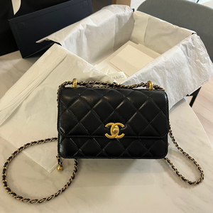 샤넬 미니 플랩백 볼체인 희귀 인기템 청담샤넬매장 정품