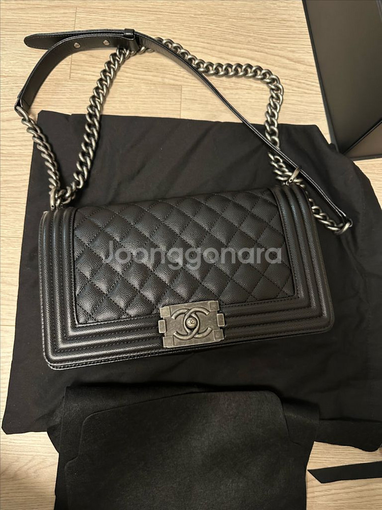 보이 샤넬백 미디움 캐비어 빈티지은장--0