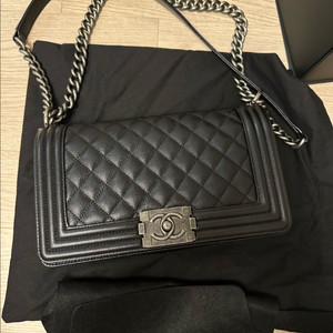 보이 샤넬백 미디움 캐비어 빈티지은장