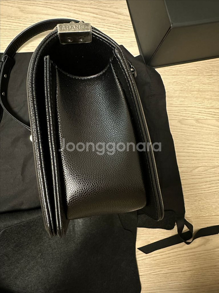 보이 샤넬백 미디움 캐비어 빈티지은장--2
