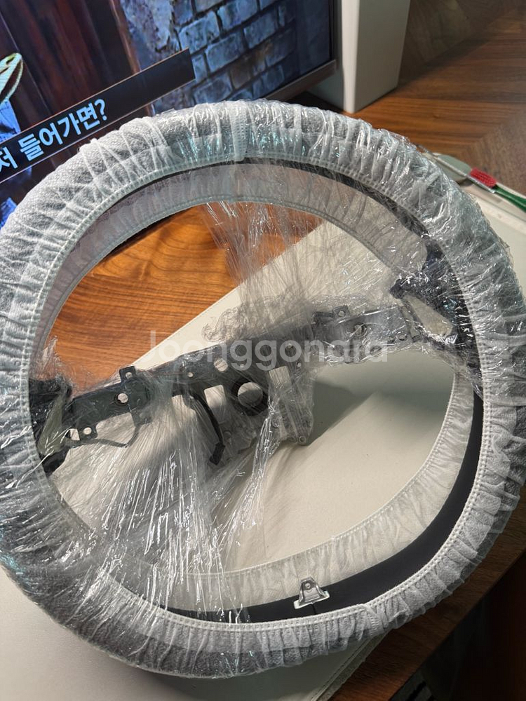 모델3 하이랜드 순정 원형 핸들 스티어링휠 팝니다.--0