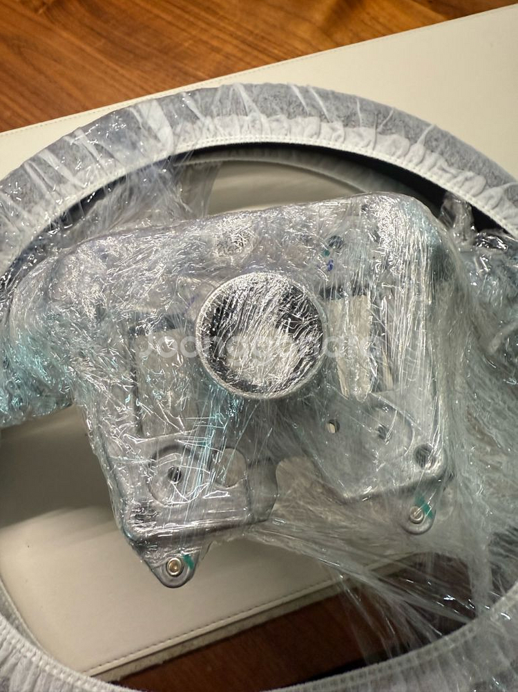 모델3 하이랜드 순정 원형 핸들 스티어링휠 팝니다.--1