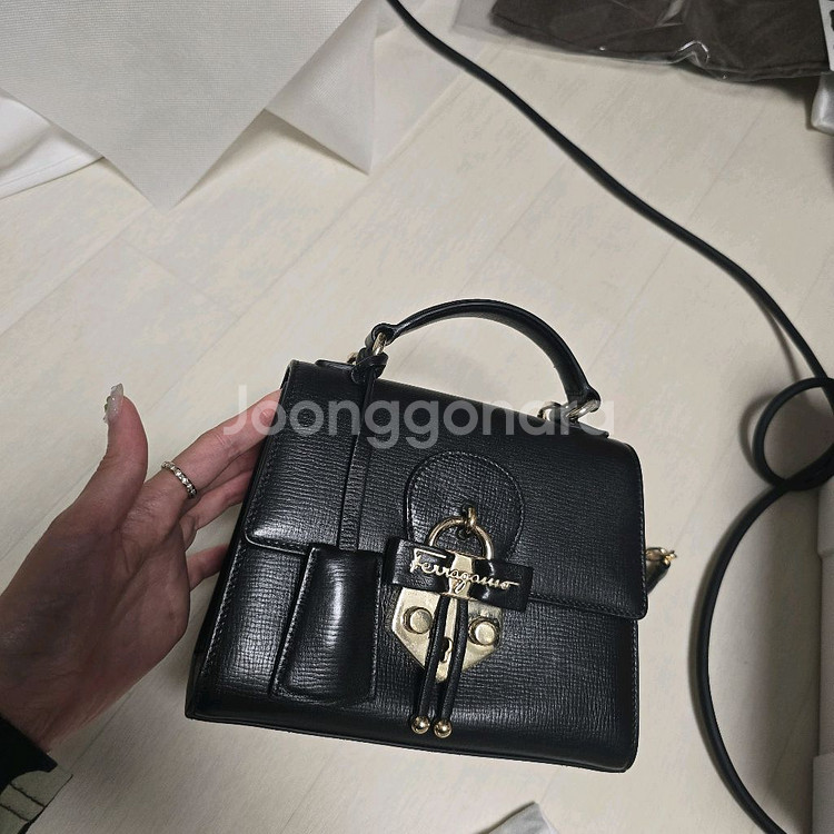 페레가모 레티백 스몰 블랙--1