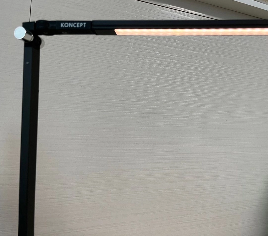 Koncept Z-Bar Solo LED 스탠드 조명 이미지