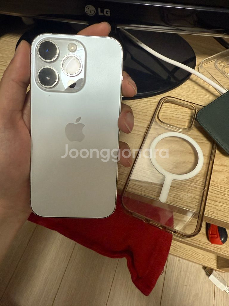 아이폰14프로 256기가 실버 팝니다--1