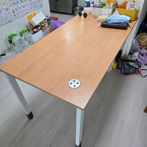 책상 길이 140cm 폭 70cm 나눔