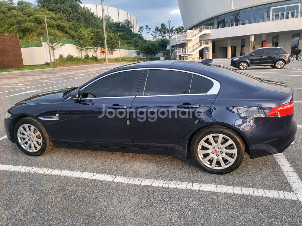 2017년식 재규어 XE 2.0 awd--2