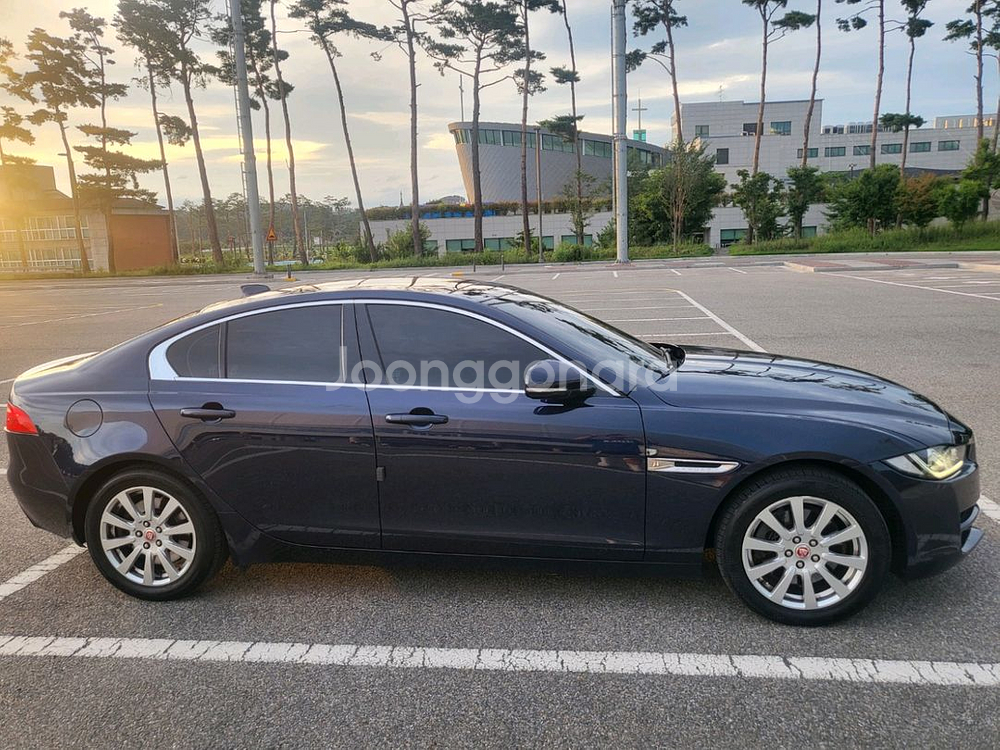 2017년식 재규어 XE 2.0 awd--1
