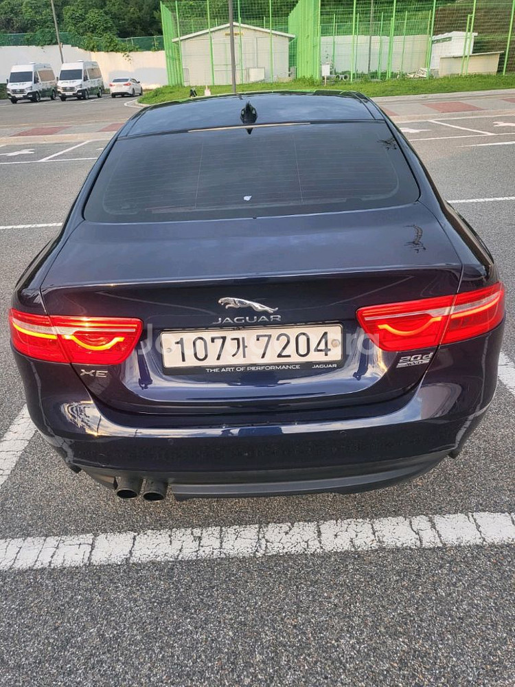 2017년식 재규어 XE 2.0 awd--3