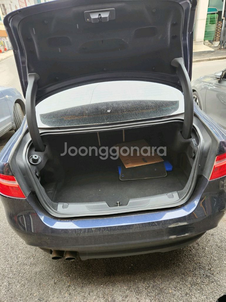 2017년식 재규어 XE 2.0 awd--7
