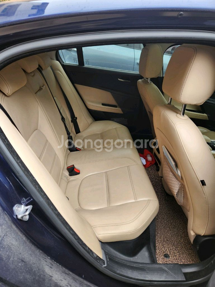 2017년식 재규어 XE 2.0 awd--6