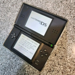 닌텐도 ds lite 제트블랙 국내정발+충전선+칩2개