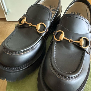 구찌 홀스빗 레더 로퍼 블랙 새상품