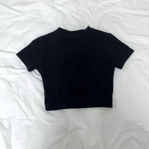 베이직 크롭 반팔티 블랙