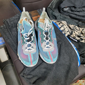 나이키 스니커즈 275