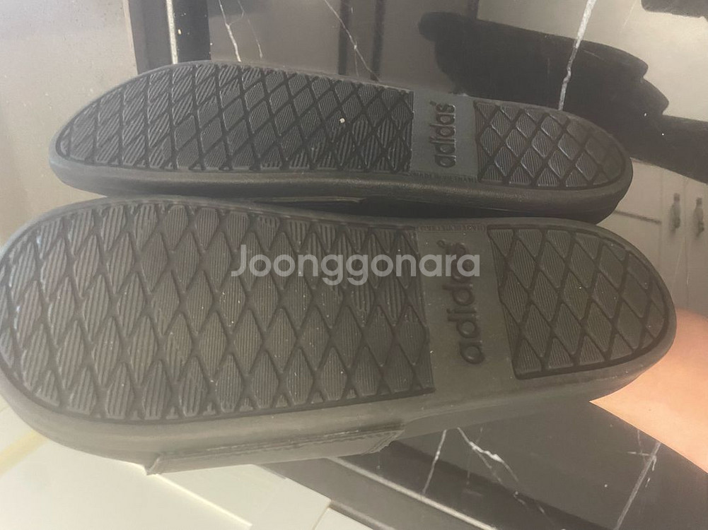 아디다스 블랙 아딜렛 슬리퍼 사이즈 250--1