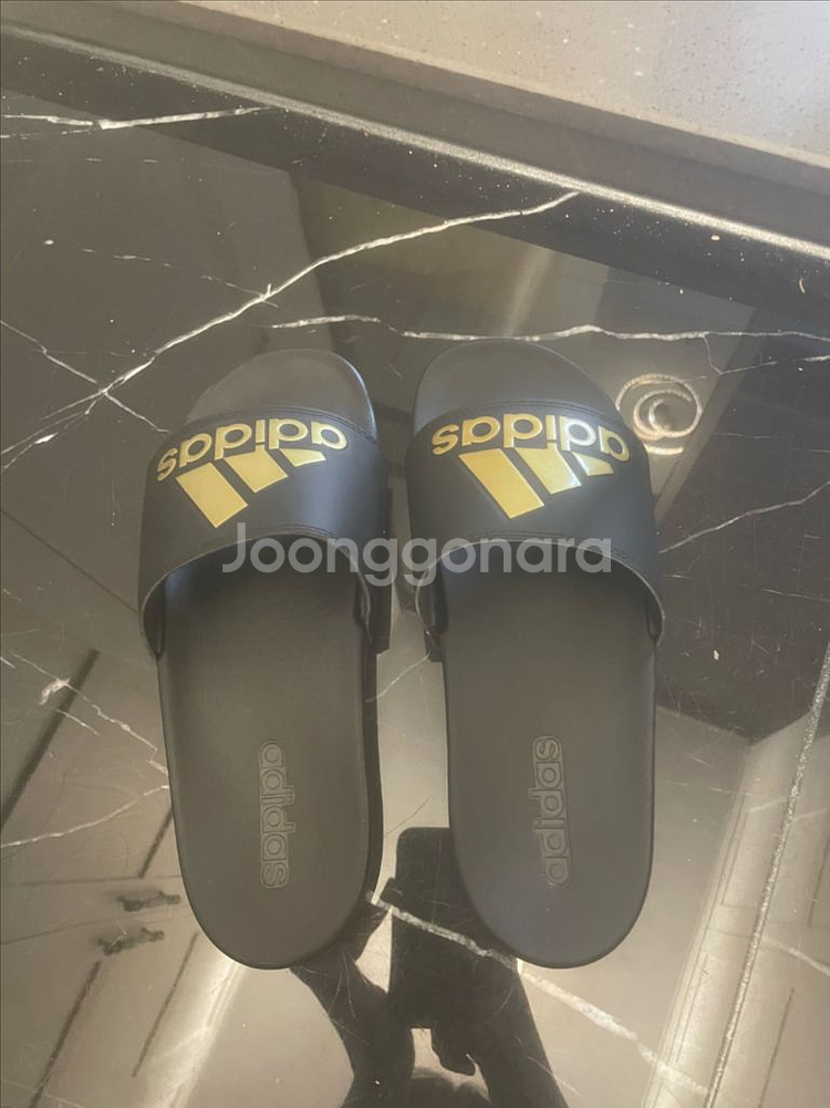 아디다스 블랙 아딜렛 슬리퍼 사이즈 250--0