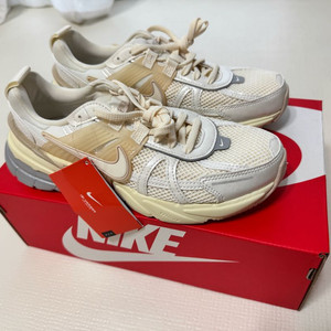 나이키 운동화 러닝화 W NIKE V2K RUN 240