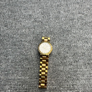 DIMOND HILL 22K 금도금여성시계팝니다