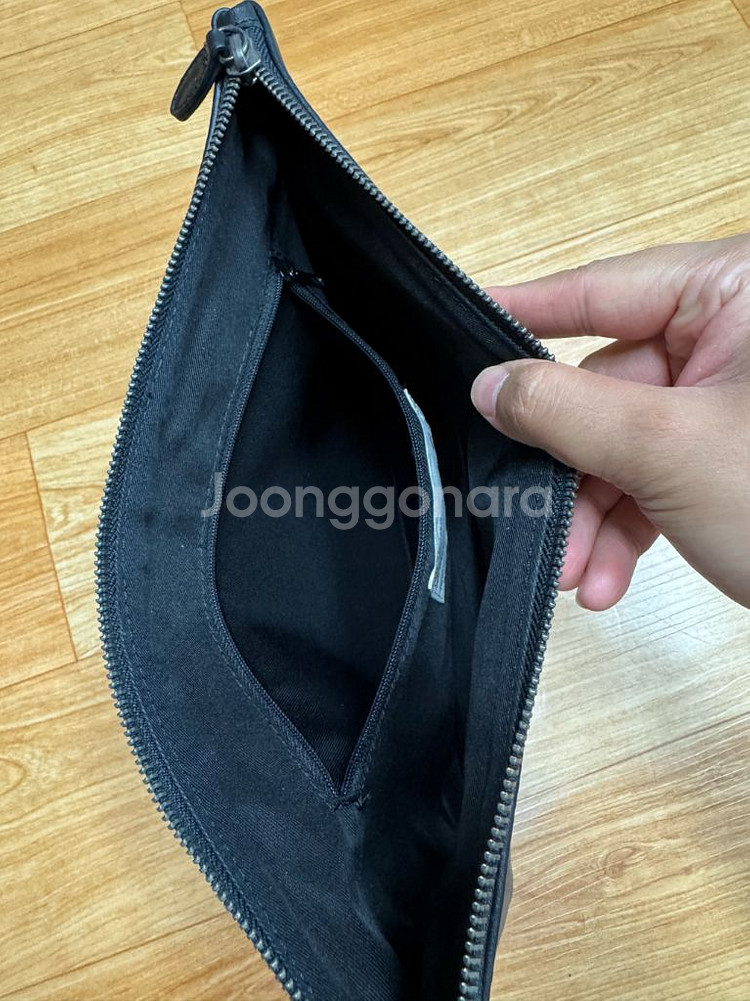 베이직한 레더 클러치백 찾으시나요?--3