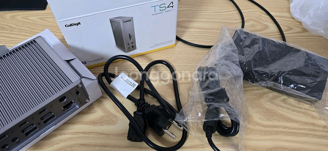 CalDigit TS4 Thunderbolt--2