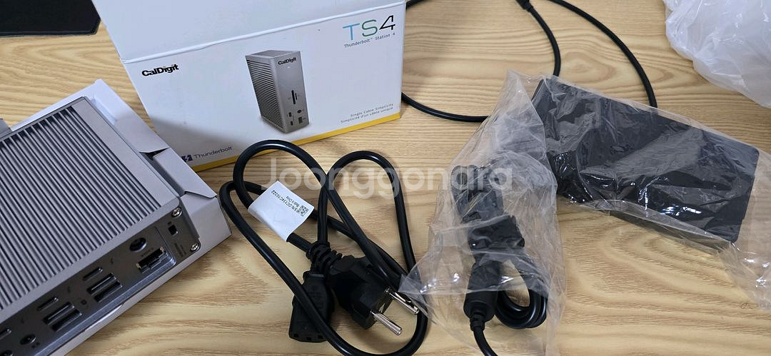 CalDigit TS4 Thunderbolt--3