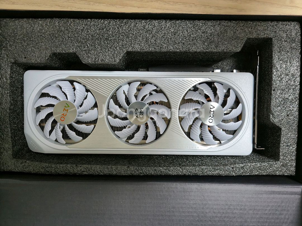 기가바이트 RTX4060 에어로--2