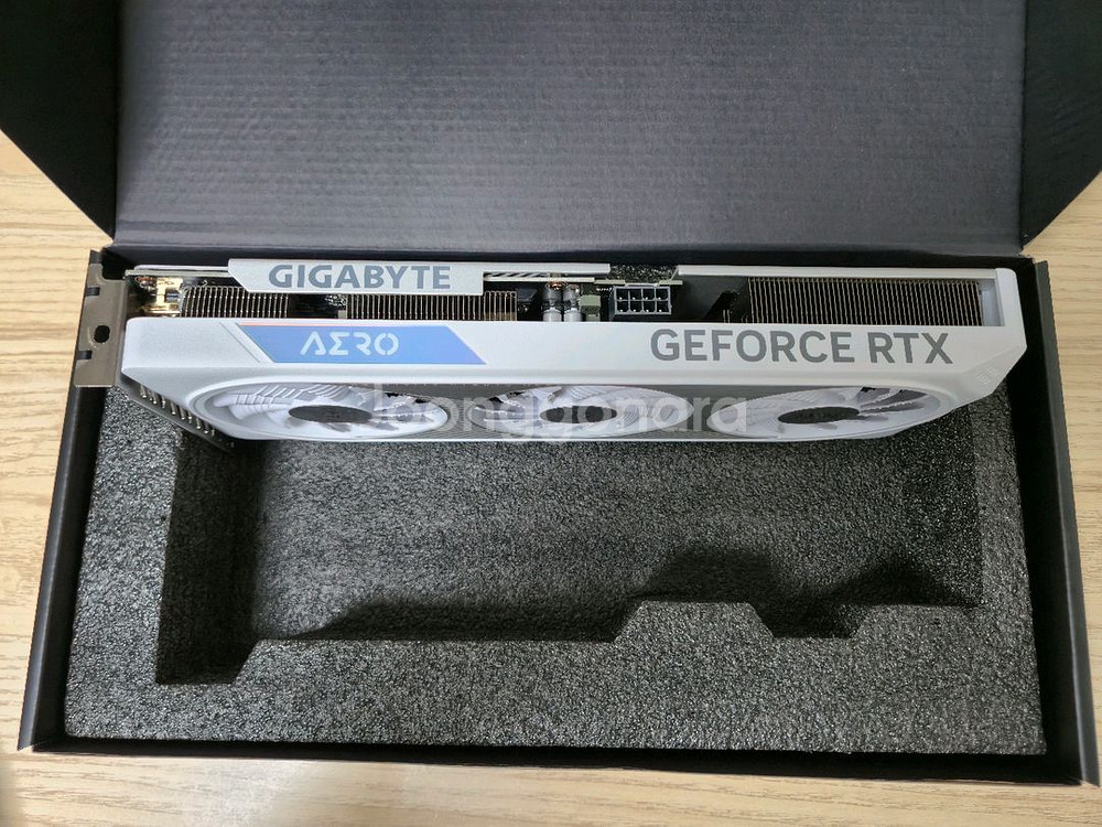 기가바이트 RTX4060 에어로--1