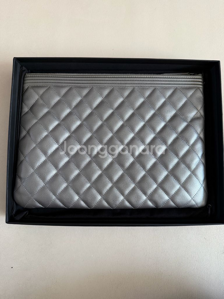 샤넬 보이 클러치 실버--1