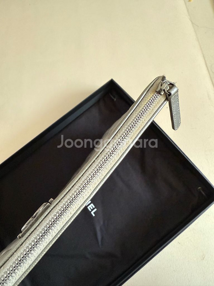 샤넬 보이 클러치 실버--4