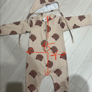 아기 곰돌이 래쉬가드