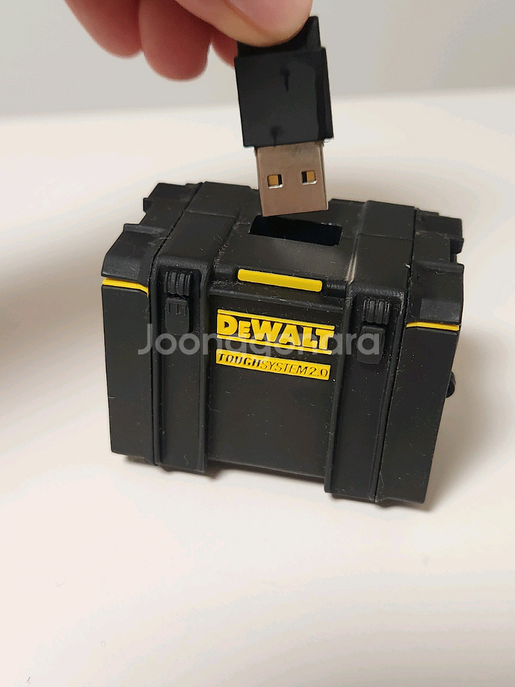 디월트 터프시스템 2.0 모형 USB 30GB--1
