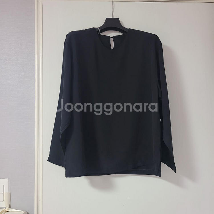 (새상품) 기본 블랙 블라우스--0