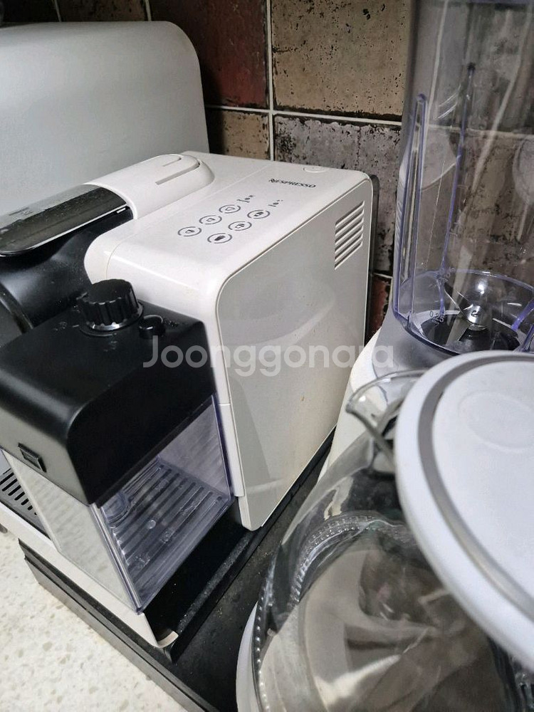 네스프레소 라티시마 터치 F511 커피머신--2