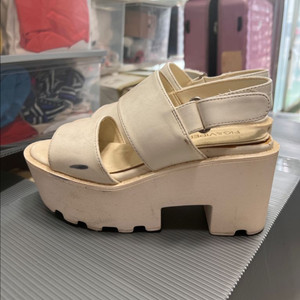 FIG&VIPER 플랫폼 샌들 아이보리 색상 S 사이즈