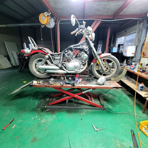 오토바이 정비 리프트 이미지