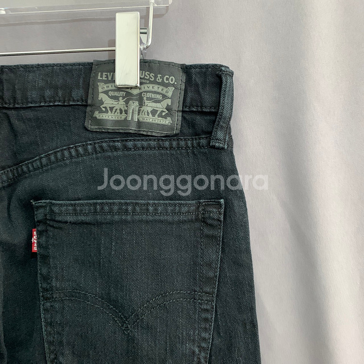 32인치 리바이스 일자핏 스판 워싱 블랙 데님 청바지--1