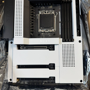 NZXT B650E 화이트 메인보드 팝니다